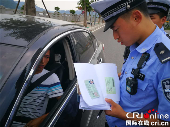 已過審【法制安全 列表】高溫下的“烤驗” 交巡警的堅守