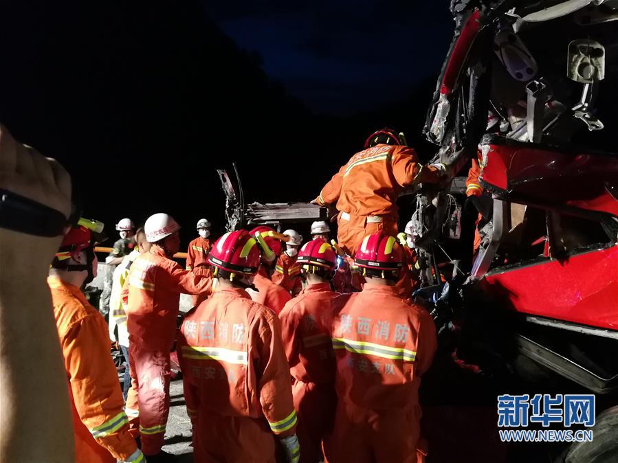 【即時資訊】京昆高速陜西段發生重大交通事故已造成36死13傷