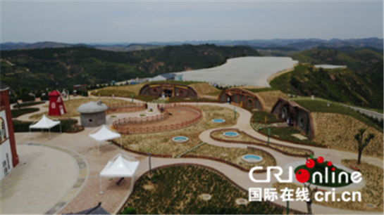 陜西安塞首屆鄉村旅遊節開幕_fororder_南溝景區鳥瞰圖1（周志彬 攝）_副本