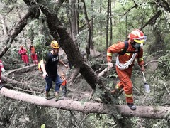 九寨溝地震：搜救不離不棄