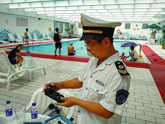 炎炎夏日  游泳場館的水質達標嗎？_fororder_1401