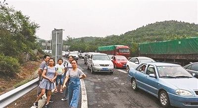 八達嶺長城暫關閉 高速擁堵數公里