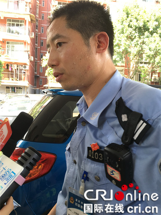 已過審【cri專稿圖文】炎炎烈日下重慶交巡警印象——酷與苦
