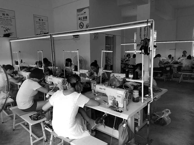 安康漢濱區“社區工廠”讓搬遷貧困戶再就業_fororder_樓上