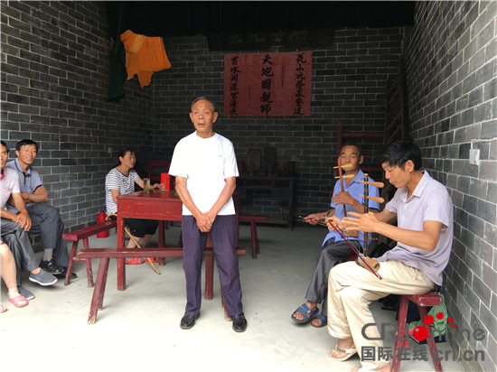 圖片默認標題_fororder_中間站立者為許開學老人_副本