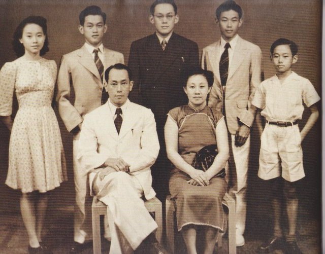 回顧李光耀與家人溫馨舊照