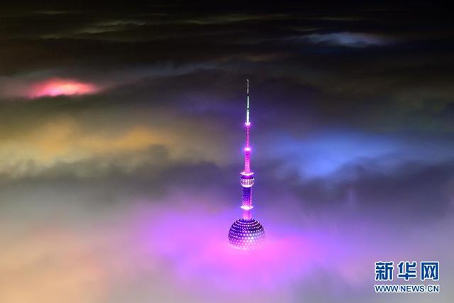 大霧籠罩上海造奇景 仿佛海市蜃樓
