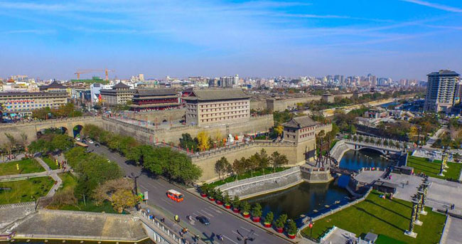 【記者行專題 多語報道 圖 顯示圖在稿件最下方】سور مدينة شيآن القديمة
