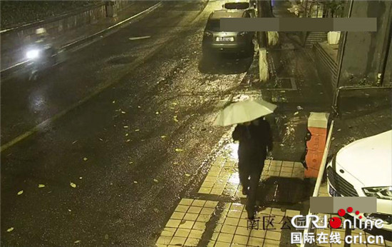 已過審【法制安全　列表】偷走鏡片留紙條 江北警方破獲團夥敲詐勒索案