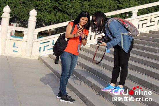 【記者行專題 鏡觀碑林 顯示圖在稿件最下方】CRI中外記者西安印象：老陜真“忒”色