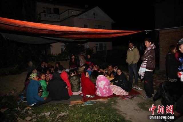 尼泊爾地震 部分中國遊客滯留尼泊爾首都機場
