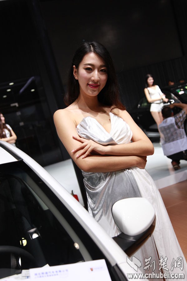 華中車展沒有“薄透露” 車模遭冷落