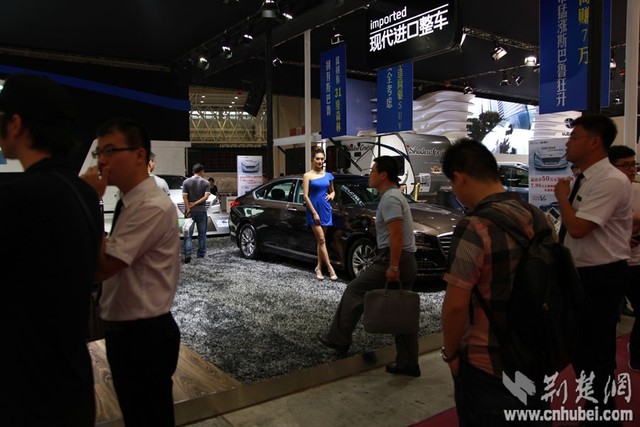華中車展沒有“薄透露” 車模遭冷落