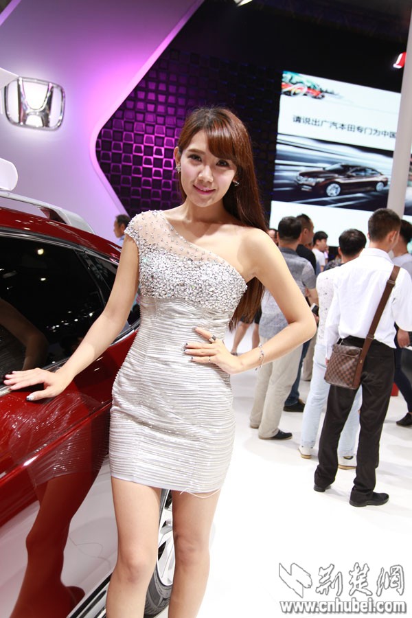 華中車展沒有“薄透露” 車模遭冷落