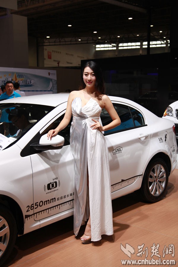 華中車展沒有“薄透露” 車模遭冷落