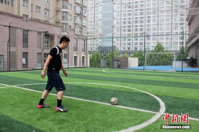 鄭州足球愛好者自建“空中足球場”