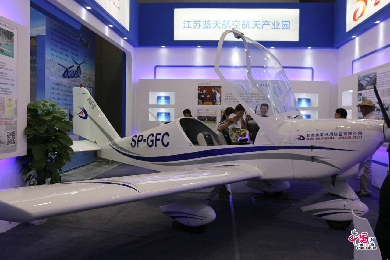 【通航大會專題 通航新亮點　顯示圖在稿件最下方】2017中國國際通用航空大會 3000余件飛行設備亮相西安