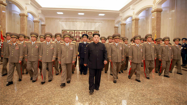 平壤錦繡山太陽宮更換朝鮮前兩代領導人銅像