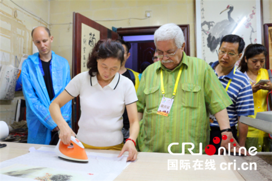 【碑林專題 外交官話碑林 顯示圖在稿件最下方】駐華外交官及CRI全球記者走進西安碑林 回憶兒時學習中國書法