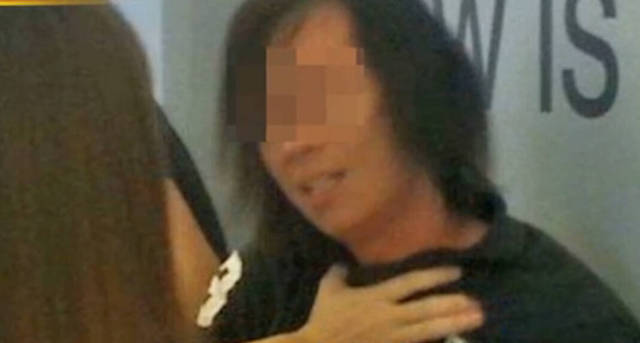 馬來西亞色狼偷拍裙底被當場鎖喉制服