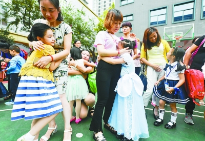 （教育）江蘇南京新學期小學新生入學形式好豐富