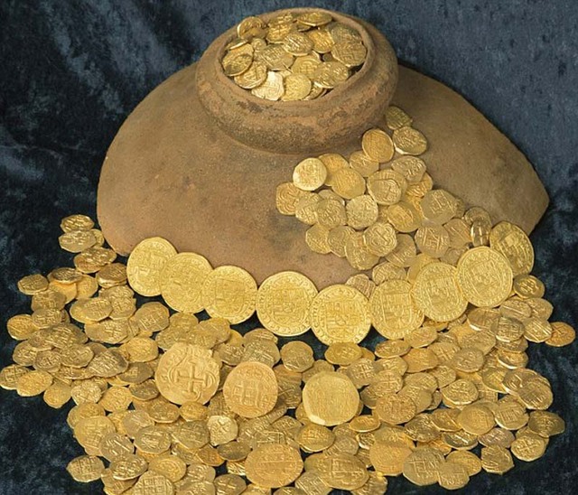美尋寶者發現300年前沉船寶藏 金幣閃閃發亮