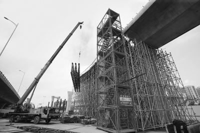 （交通運輸）江蘇南京市江北新區緯七路段快速化改造過半