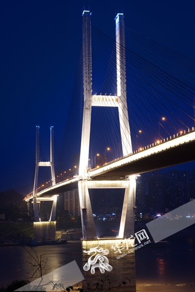 【聚焦重慶列表】重慶三座大橋亮燈 可欣賞碧波帆影新夜景