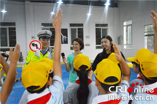 已過審【法制安全列表】長壽交巡警利用直播平臺共話學生交通安全