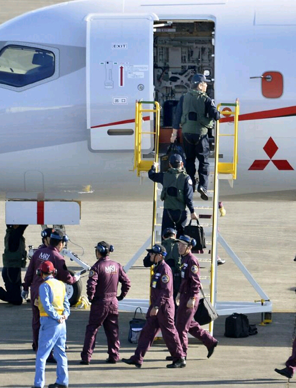 日本首架國産噴氣式客機首飛