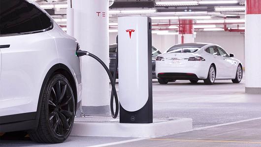 【汽車·房産】特斯拉推出小型快速充電樁 解決城市充電難問題