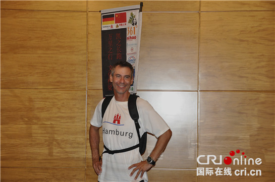 德國男子跑步重走“絲綢之路” 成“中國製造”大粉絲_fororder_3