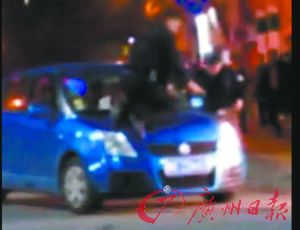 醉漢酒駕無視鳴槍 狂飚車頂飛警察