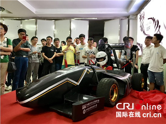 西安交通大學自主研發賽車驚艷亮相_fororder_交大2