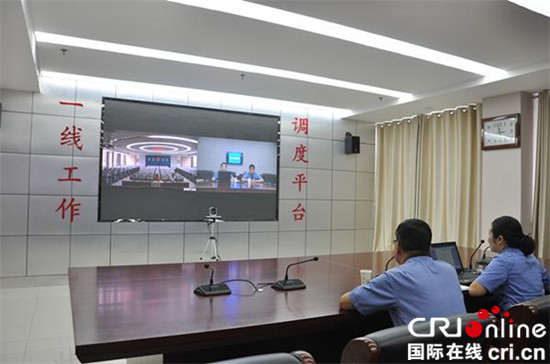 任城區檢察院：“互聯網+”助力遠程接訪_fororder_任城區檢察院辦案幹警通過視頻接訪異地案件當事人_副本