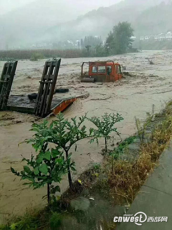 【焦點圖 顯示圖在稿件最下方】安康平利縣連降大雨 4人失蹤14個村通信中斷
