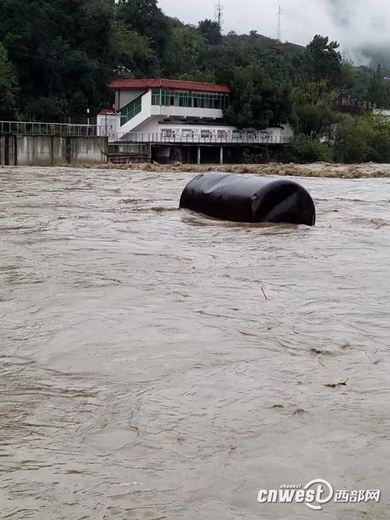【焦點圖 顯示圖在稿件最下方】安康平利縣連降大雨 4人失蹤14個村通信中斷