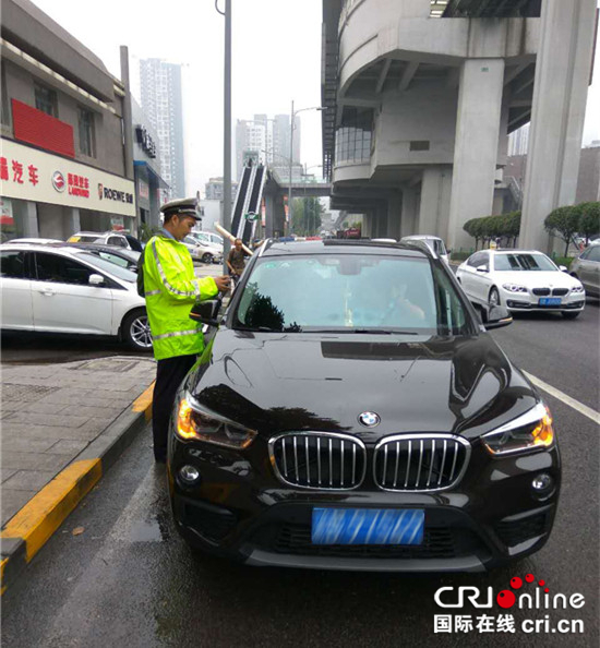 已過審【法制安全列表】巴南區公安分局交巡警大力加強交通亂點整治力度