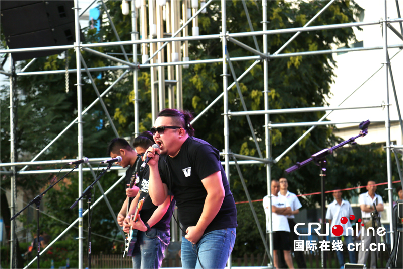 【陜派音樂 陜派狂歡盛宴 顯示圖在稿件最下方】“百事可樂絲路國際陜派音樂進萬家”玩轉蘭州 音樂“大餐” 讓市民回味無窮