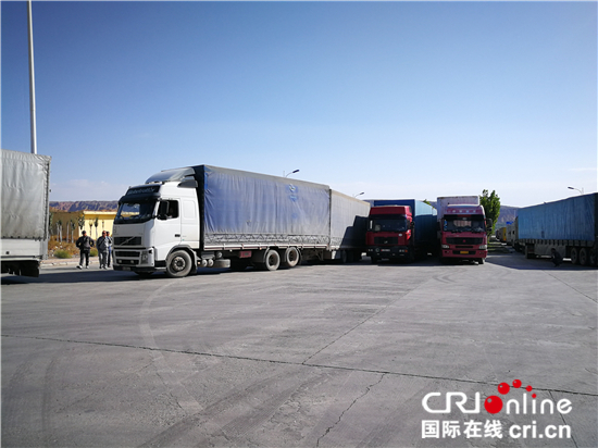 圖片默認標題_fororder_貨車排隊等候通關_副本_副本