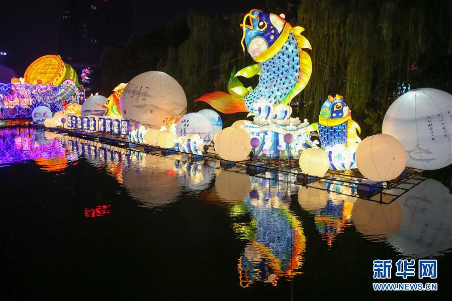 浙江海寧：璀璨綵燈迎“雙節”