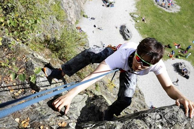 男友力爆棚！燕洵世子竇驍攀登之旅陽光迷人_娛樂_騰訊網