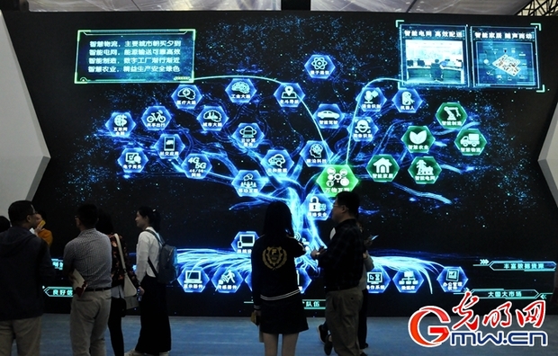 走進“砥礪奮進的五年”大型成就展 感受特色體驗展區科技范兒