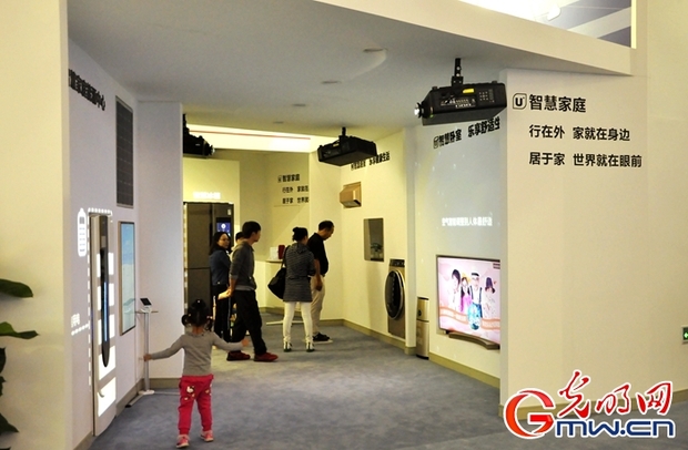 走進“砥礪奮進的五年”大型成就展 感受特色體驗展區科技范兒