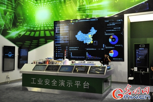 走進“砥礪奮進的五年”大型成就展 感受特色體驗展區科技范兒