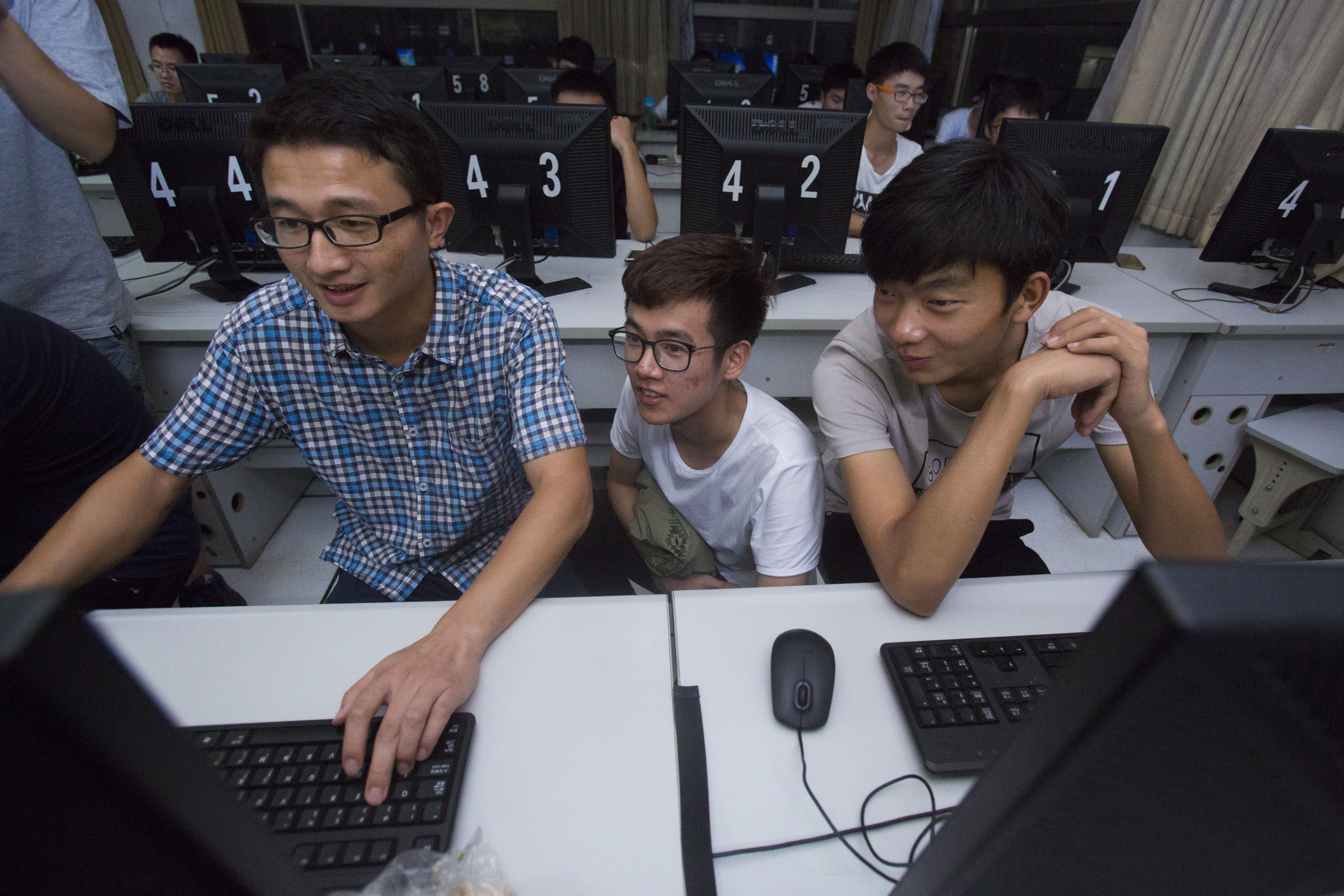 上課玩遊戲？杭州高校開出電競課