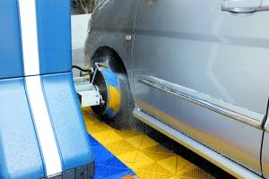 【環保視點專題 科技環保】探訪24小時自助洗車機：洗一次6元 可節水一半多