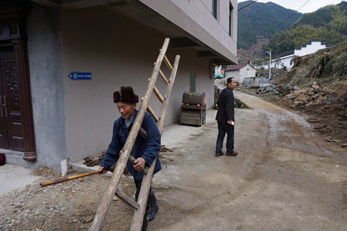 【網絡媒體走轉改】村主任抵押自家住房幫村裏還債