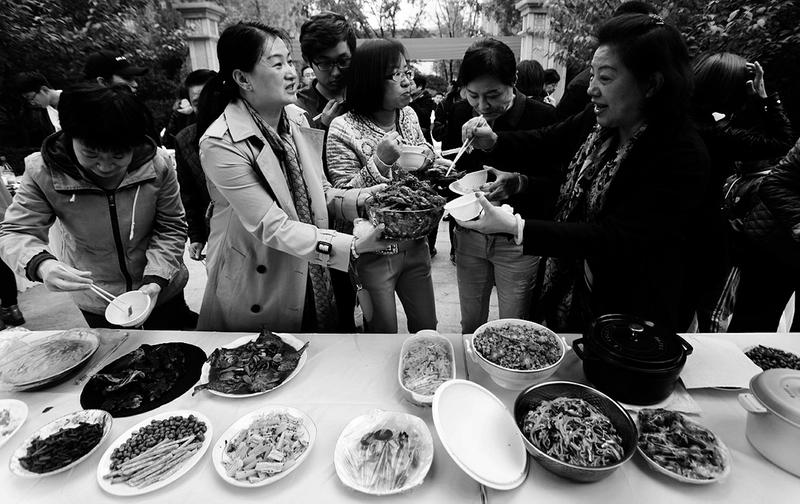 【焦點圖 顯示圖在稿件最下方】小區“百家宴”吃出鄰裡情