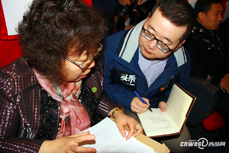 【焦點圖 顯示圖在稿件最下方】出席黨的十九大的陜西代表團抵達北京 44名代表參會履職